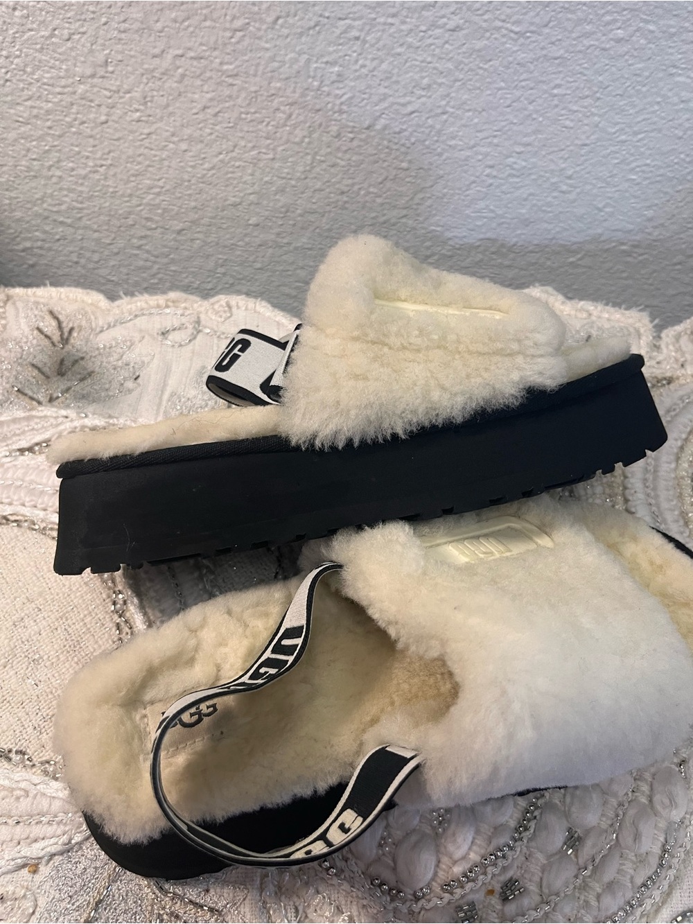 UGG Funkette Platform Slingback Slippers Cream Black Shearling Size 6 - Picture 7 of 10